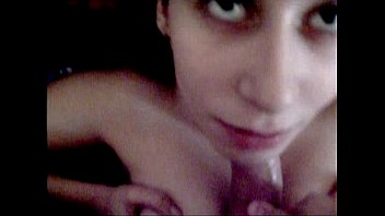 Roxana o tanara ii place sa suga pula si sa se futa intre tate