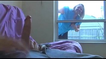 xxxi braileanca fututa si muita urmareste pula de pe geam