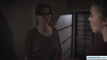 Porno cu fete tocilare ce le place sa faca xxx noaptea