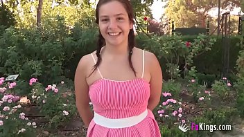 Femei care se fut cu caini si magar film porno suge pula in parc