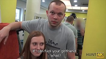 Tanara uda la pizda in sala de fitnes e rugata cu banii sa se futa