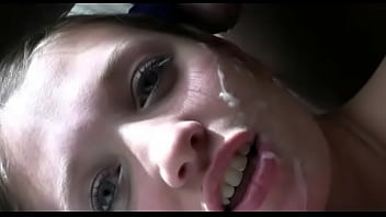 Dupa ce o fute in cur face laba si ejaculeaza pe fata ei