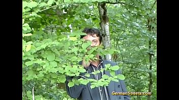 Muista mai are putin si musca din pula la cat de buna e pula si face sex cu niste mosi