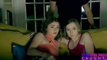 Surorile se uita la un film porno pana vine iubitu sa le futa