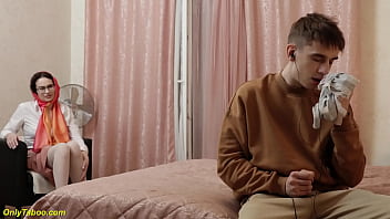 Soacra lui este foarte excitata si vrea sa faca xxx foarte mult