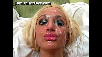 Vine acasa si are multi clienti ce isi dau drumul pe fata ei